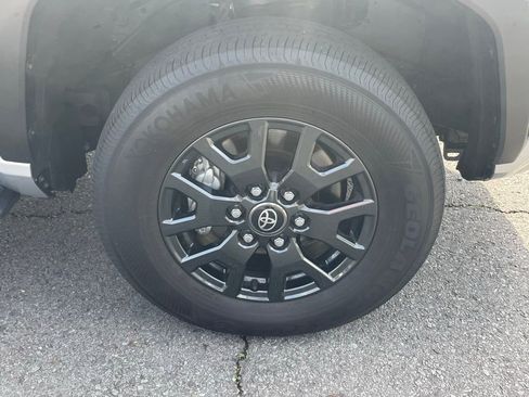 Used 2025 Toyota 4Runner SR5 image 32