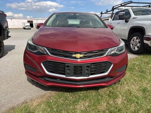 Used 2018 Chevrolet Cruze LT w/ Convenience Package image 2