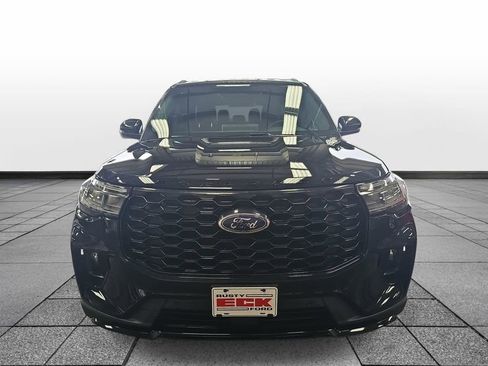 Used 2025 Ford Explorer ST-Line w/ ST-Line Street Pack image 2