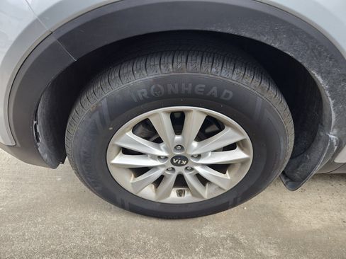 Used 2019 Kia Sorento FWD w/ LX Convenience Package image 5
