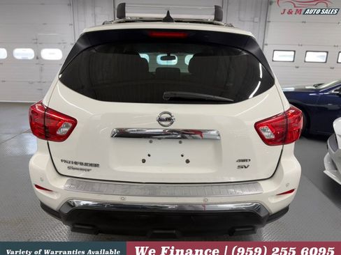 Used 2018 Nissan Pathfinder SV AWD/4WD image 9
