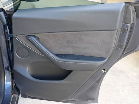 Used 2022 Tesla Model Y Long Range AWD/4WD image 48