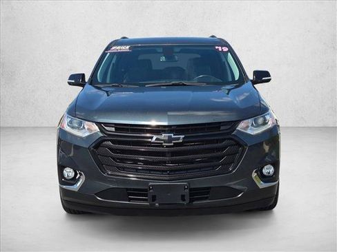 Used 2019 Chevrolet Traverse LT w/ LT Premium Package FWD image 2