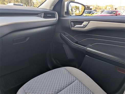 Used 2021 Ford Escape SE image 17