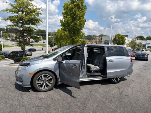 Used 2023 Honda Odyssey Touring image 17
