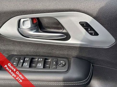 New 2026 Chrysler Pacifica Limited w/ Uconnect Theater Family Group image 23
