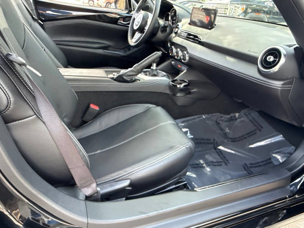Used 2025 MAZDA MX-5 Miata RF Grand Touring RWD image 18