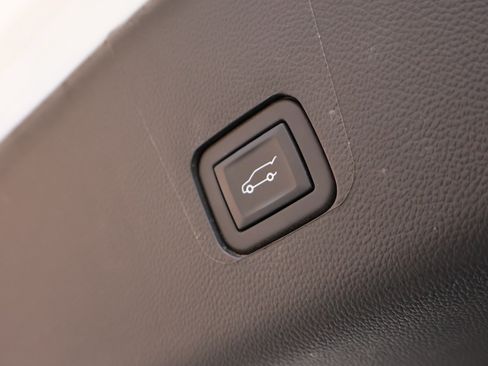 Used 2023 Chevrolet Traverse High Country AWD/4WD image 29