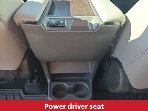 Used 2022 Toyota Sienna XLE image 19