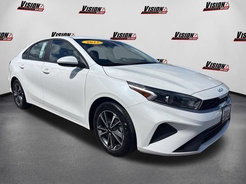 Used 2023 Kia Forte LXS FWD image 3