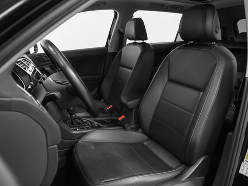 Used 2019 Volkswagen Tiguan SE AWD/4WD image 38