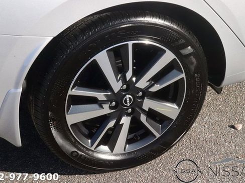 New 2025 Nissan Versa SV image 7