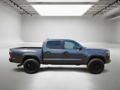 Used 2021 Toyota Tacoma Limited w/ Nightshade Package AWD/4WD image 7