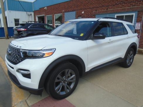 Used 2023 Ford Explorer XLT w/ Equipment Group 202A AWD/4WD image 1