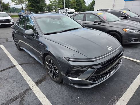Used 2025 Hyundai Sonata SEL FWD image 3