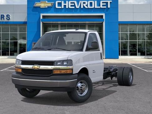 New 2025 Chevrolet Express 4500 w/ Power Convenience Package image 7