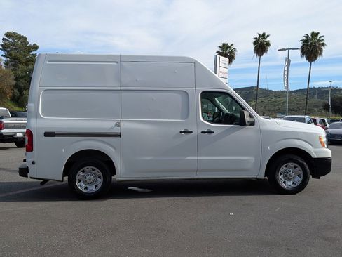 Used 2020 Nissan NV 2500 SV image 10
