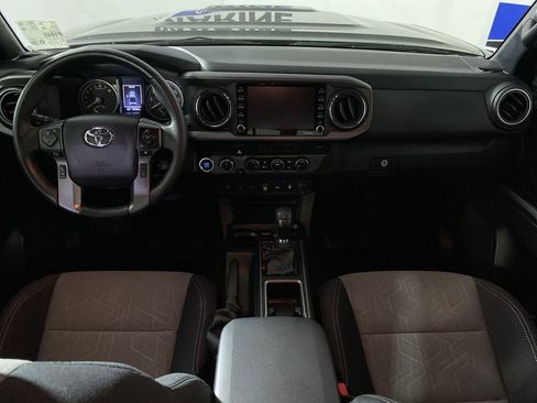 Used 2022 Toyota Tacoma TRD Sport w/ Technology Package AWD/4WD image 25