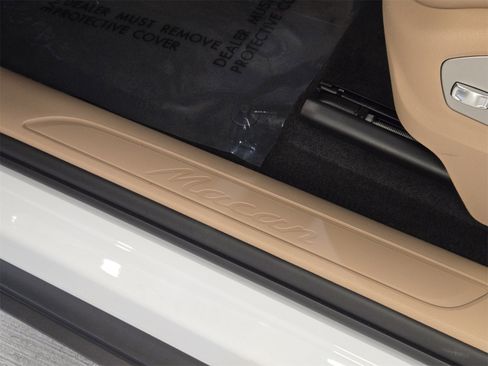 Used 2025 Porsche Macan image 17