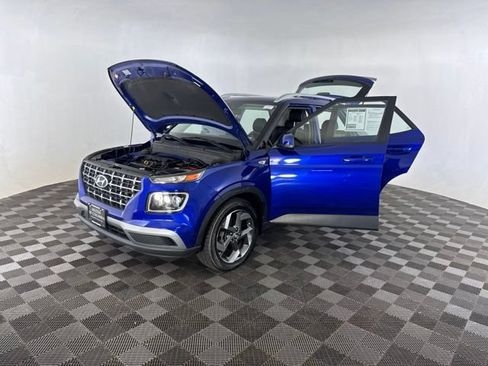 Used 2022 Hyundai Venue Limited FWD image 10