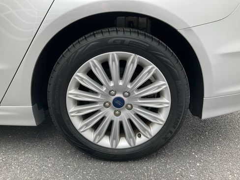 Used 2016 Ford Fusion SE FWD image 19
