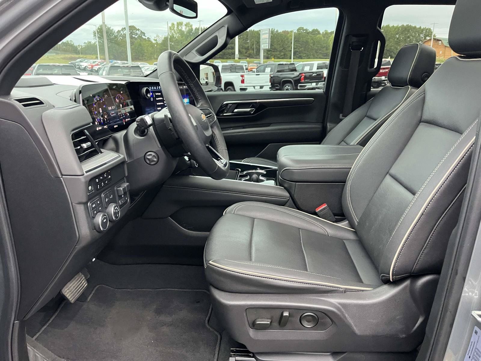 Certified 2025 Chevrolet Tahoe Premier w/ Sun And Tow Package AWD/4WD image 16
