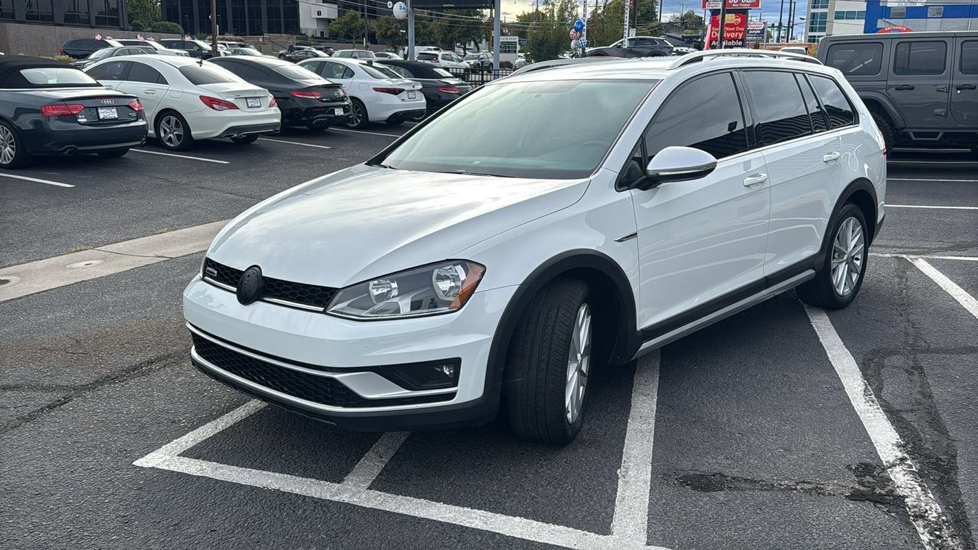 Used 2017 Volkswagen Golf Alltrack SE AWD/4WD image 7