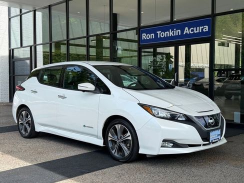 Used 2018 Nissan Leaf SL w/ SL Technology Package FWD image 2