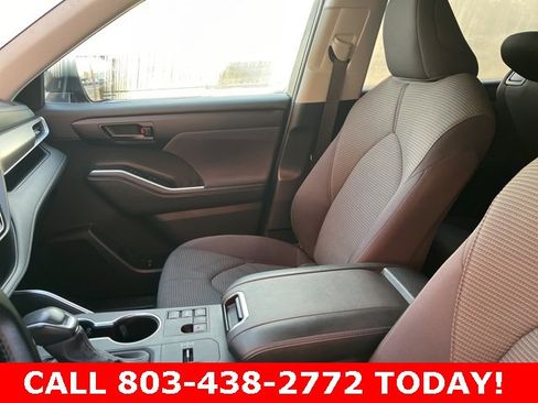 Used 2024 Toyota Highlander LE image 10