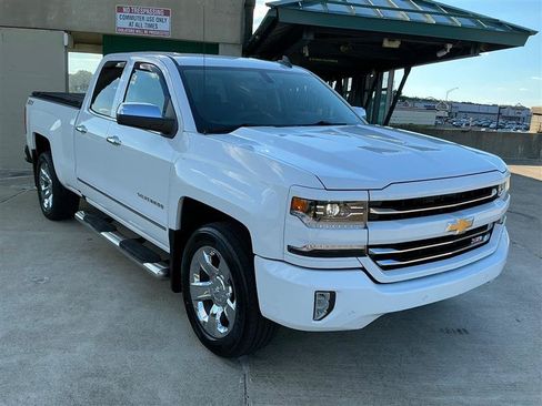Used 2017 Chevrolet Silverado 1500 LTZ Z71 w/ LTZ Plus Package AWD/4WD image 9