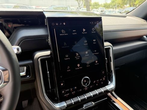 Used 2025 GMC Yukon XL Denali image 19