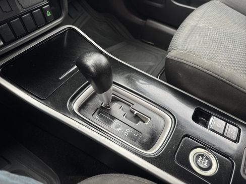 Used 2020 Mitsubishi Outlander SE image 21