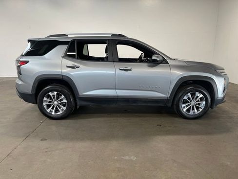 Used 2025 Chevrolet Equinox LT w/ Convenience Package II AWD/4WD image 2
