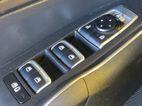 Used 2023 Kia Sorento LX FWD image 27