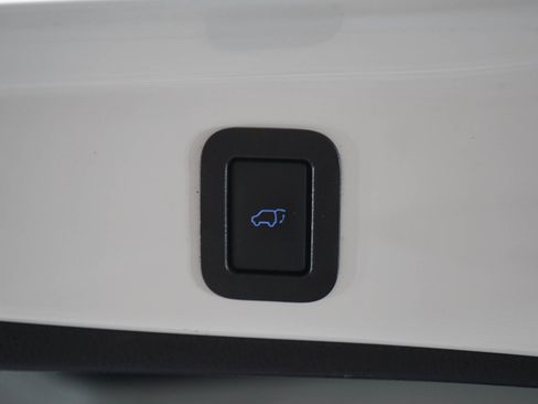 Used 2018 Toyota Highlander XLE AWD/4WD image 17