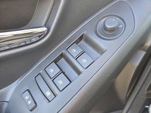 Used 2022 Chevrolet Trax LT w/ LT Convenience Package image 29