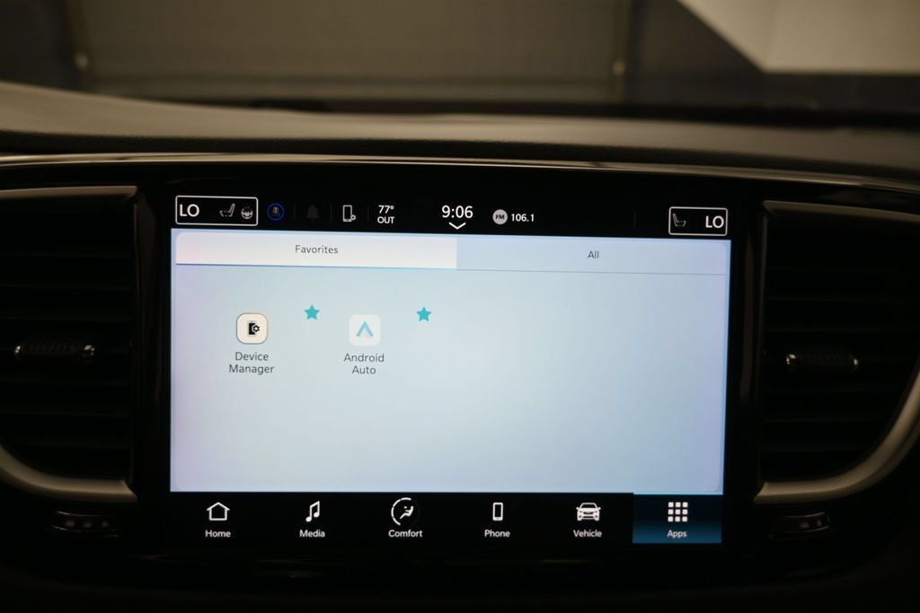 Used 2023 Chrysler Pacifica Touring-L FWD image 10