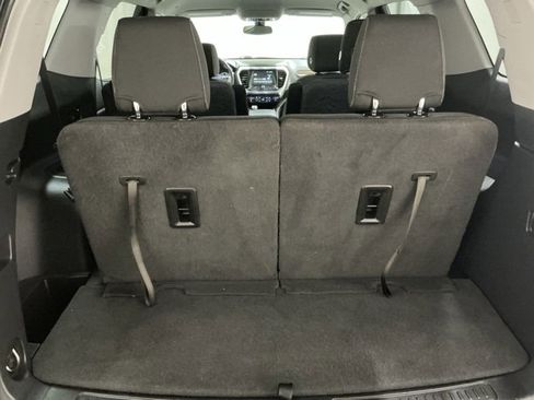 Used 2019 GMC Acadia SLE image 17