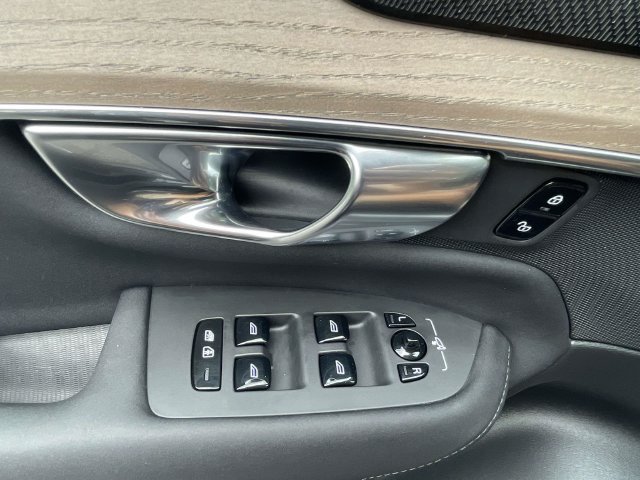 Certified 2025 Volvo XC90 B5 Plus AWD/4WD image 25