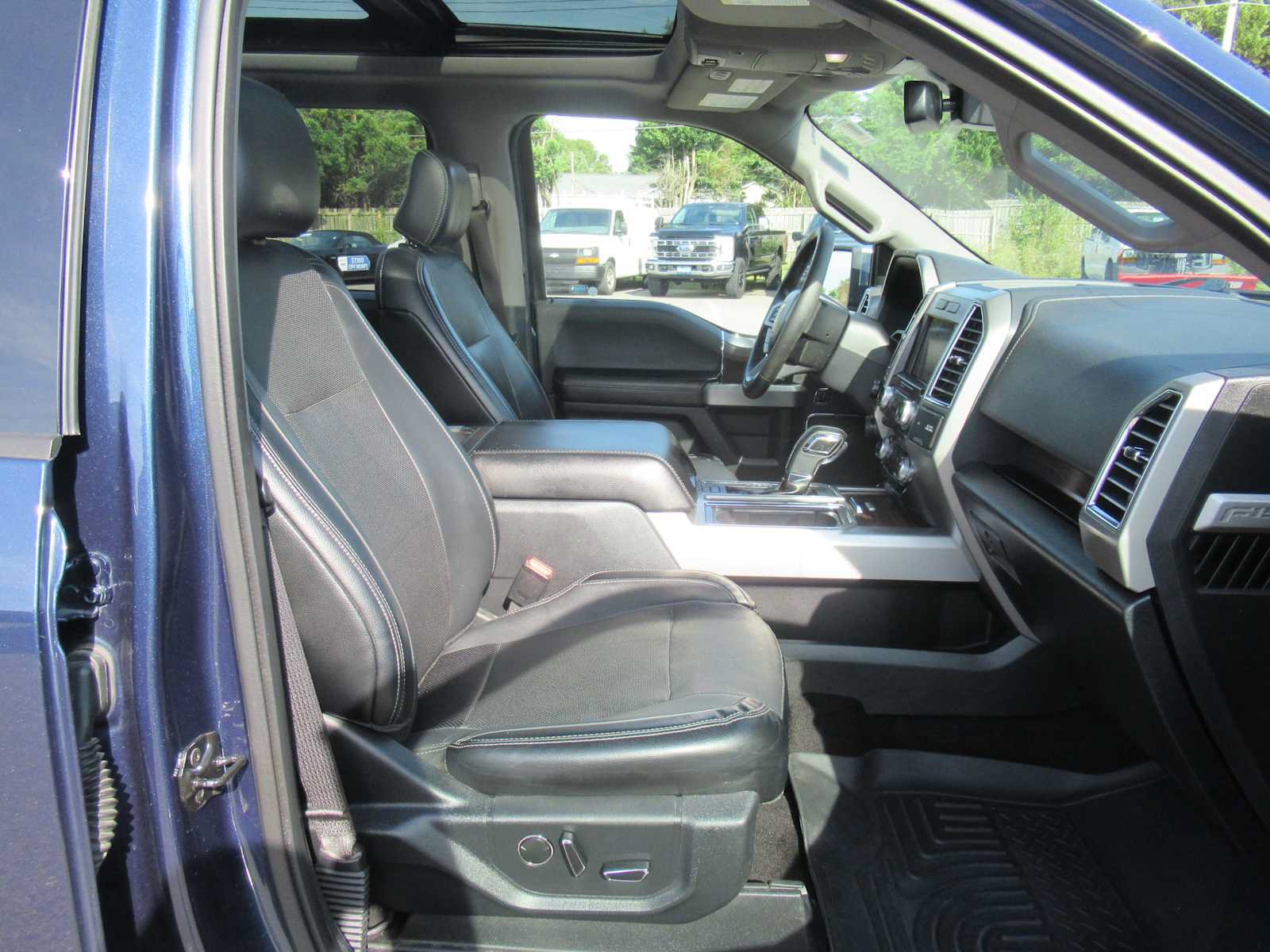 Used 2016 Ford F150 Lariat w/ Equipment Group 502A Luxury AWD/4WD image 24