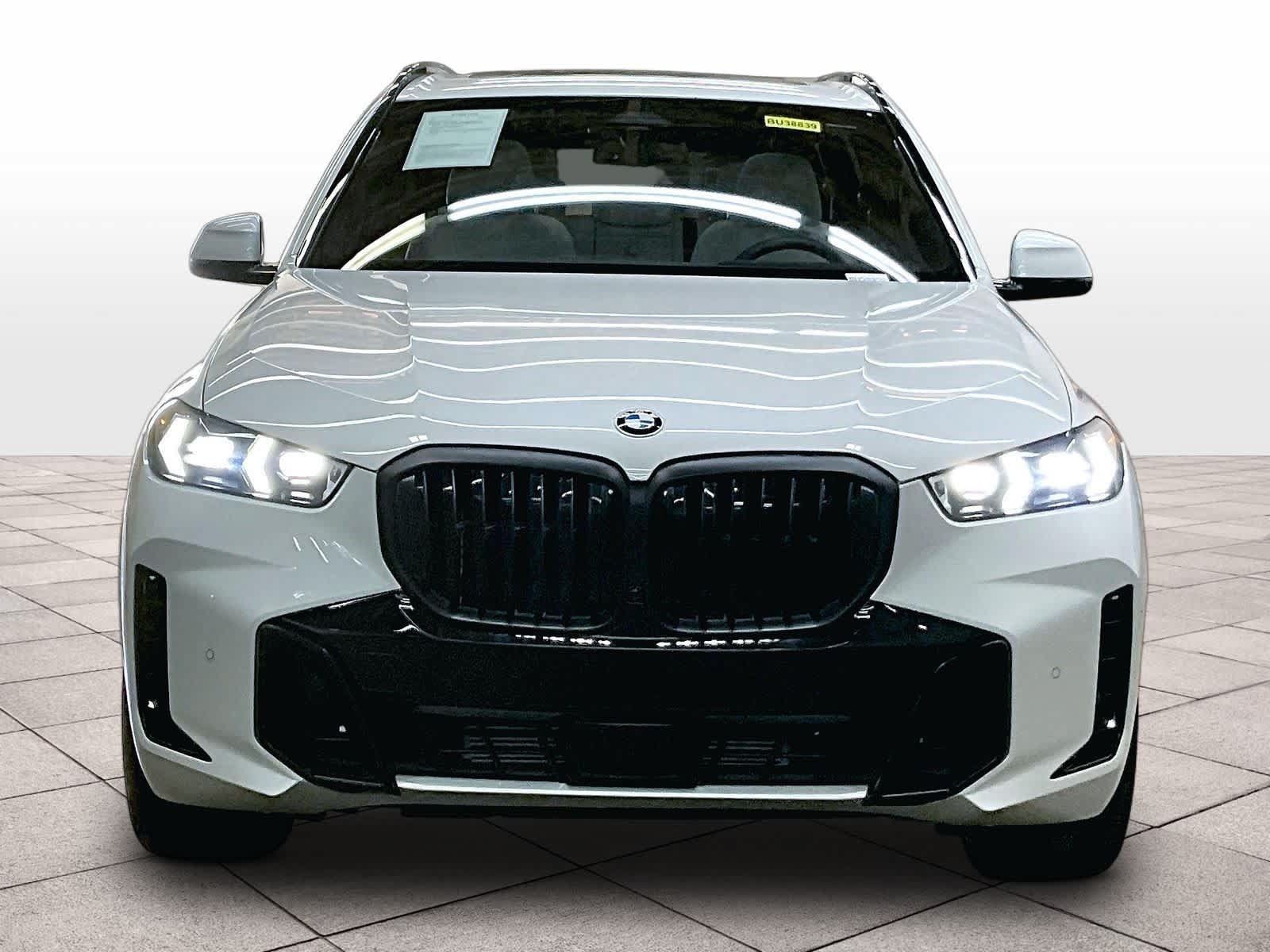 Used 2025 BMW X5 xDrive40i w/ M Sport Package AWD/4WD image 3