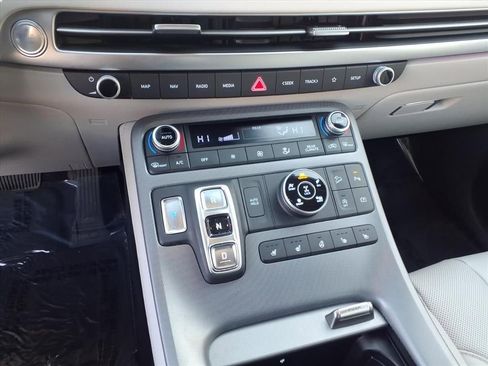 Used 2024 Hyundai Palisade Limited image 25