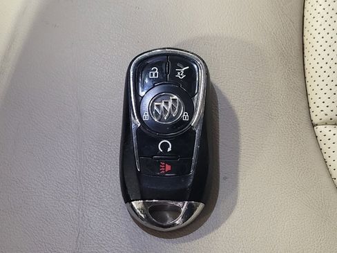 Used 2017 Buick Envision Essence image 32