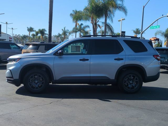 Used 2025 Honda Pilot TrailSport image 6