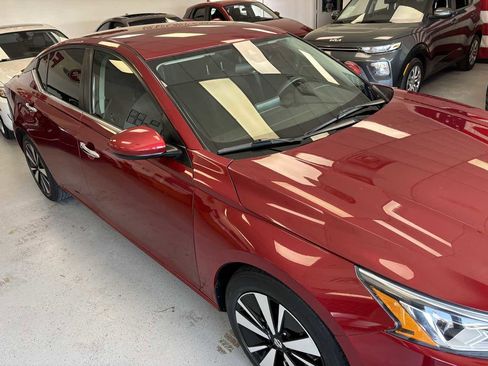 Used 2021 Nissan Altima 2.5 SV image 4