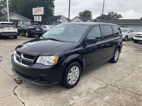 Used 2018 Dodge Grand Caravan SE FWD image 6