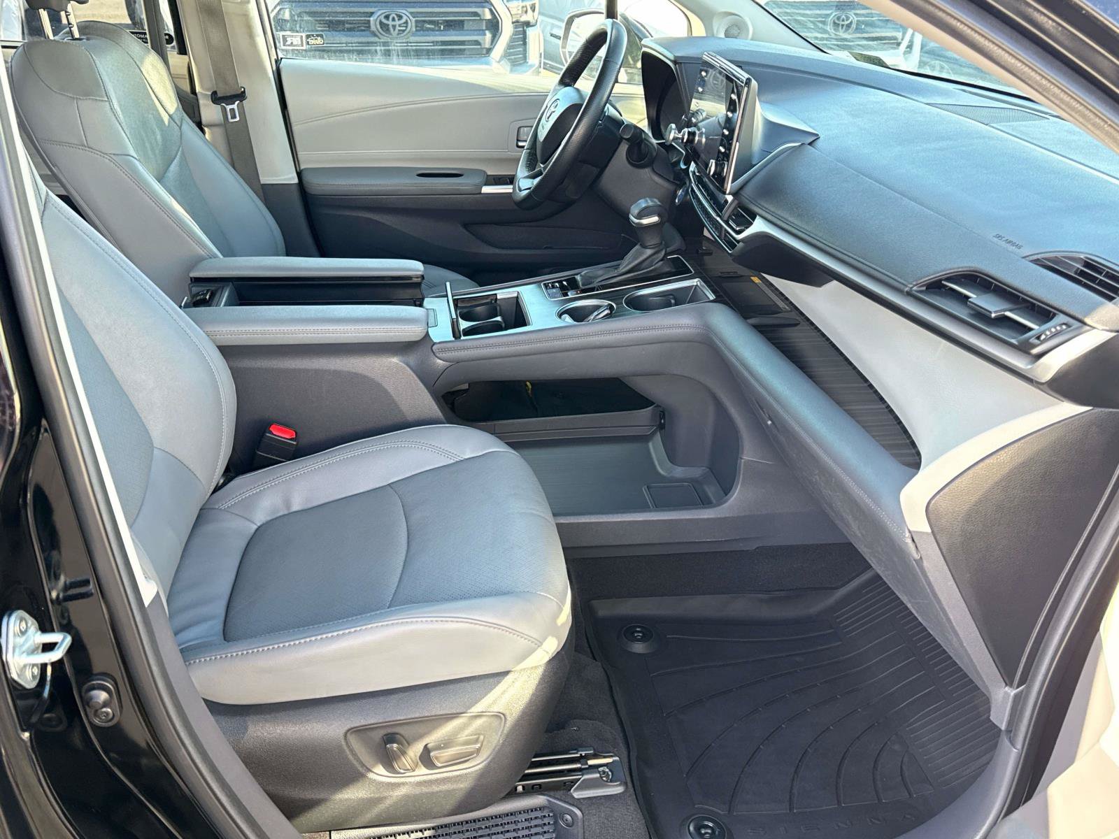 Used 2024 Toyota Sienna Limited AWD/4WD image 19