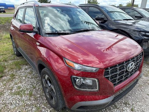 Used 2025 Hyundai Venue SEL FWD image 9
