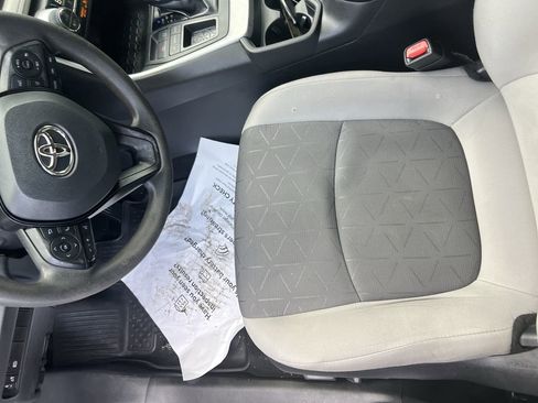 Used 2021 Toyota RAV4 XLE w/ Convenience Package image 16