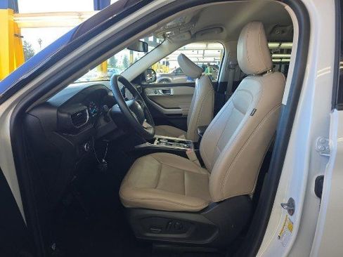 Used 2024 Ford Explorer Limited image 5